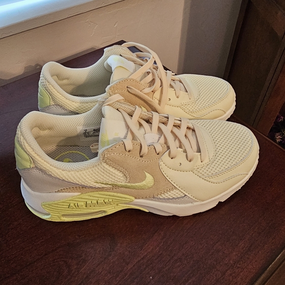 Nike Air Max - Picture 2 of 4